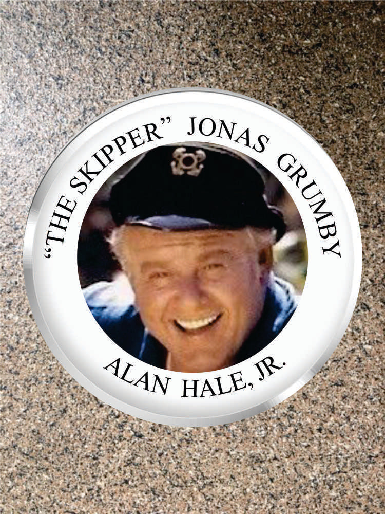 Choice: Magnet or Pin Button:  Gilligan's Island 002  Skipper     **FREE SHIPPING**